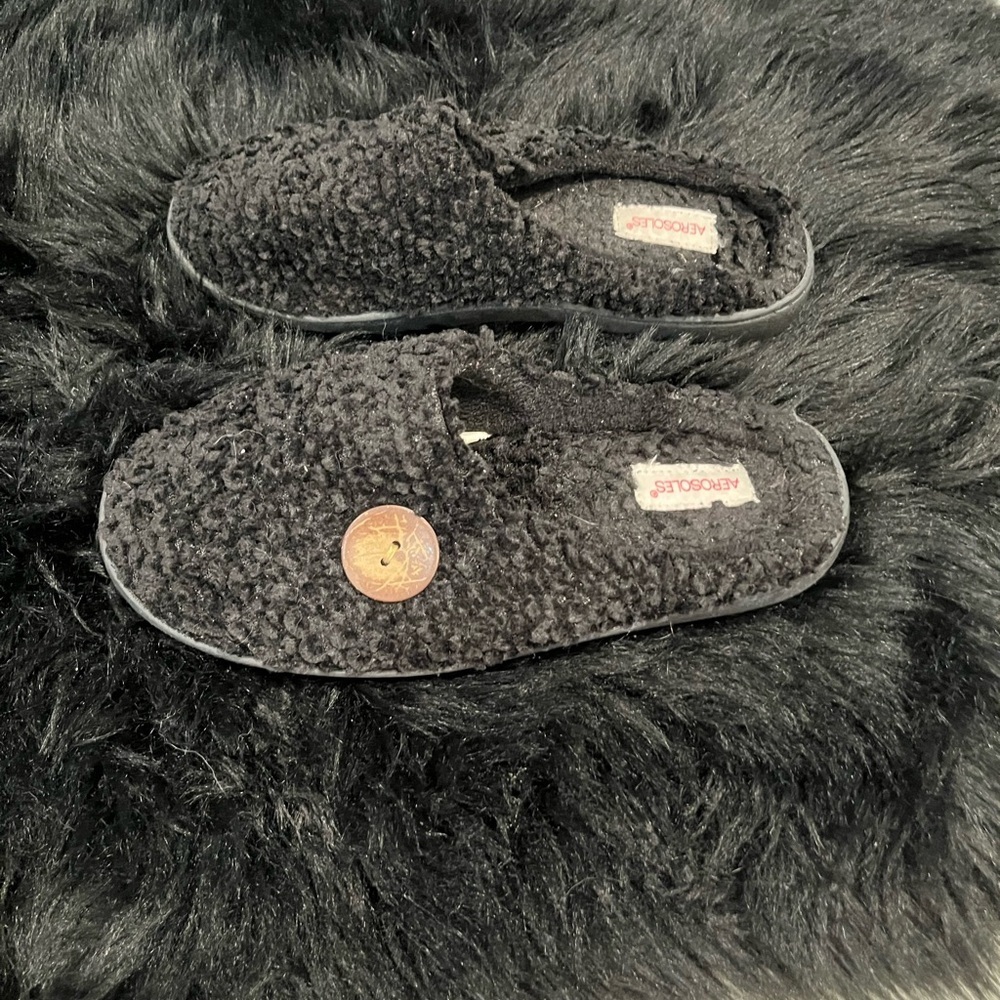 AEROSOLES Black Plush Slip-On House Shoes Women’s 7.5 - Picture 2 of 5